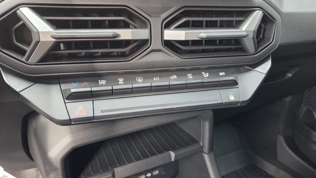 2025 Dacia Duster — fotografija 18