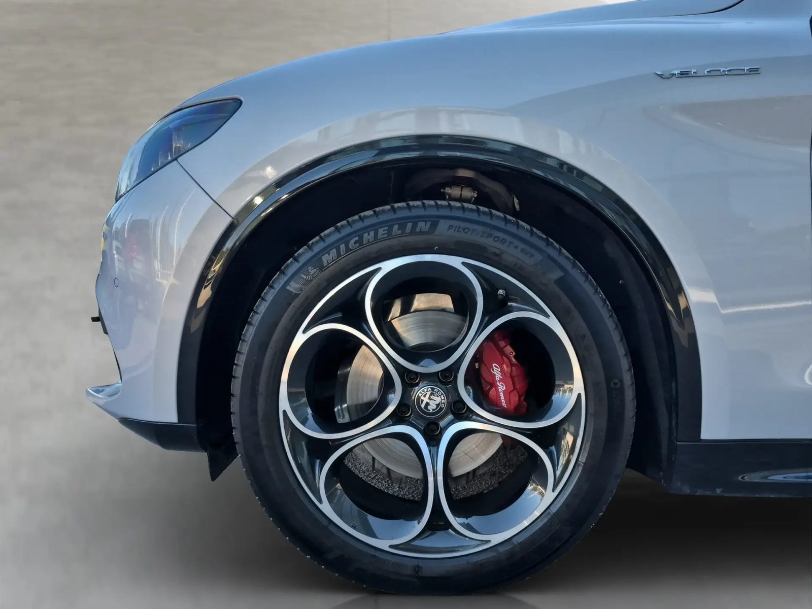 2025 Alfa Romeo Stelvio — fotografija 13