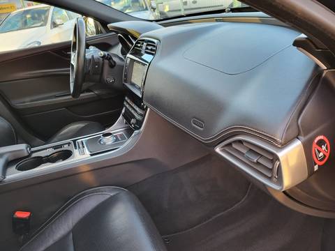 2016 Jaguar XE — sličica 18