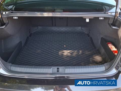 2019 Volkswagen Passat — sličica 25