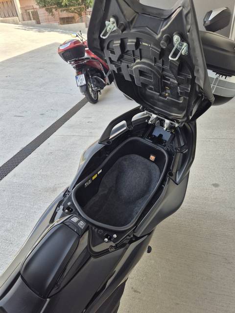 2017 Yamaha T-MAX 530 — sličica 17