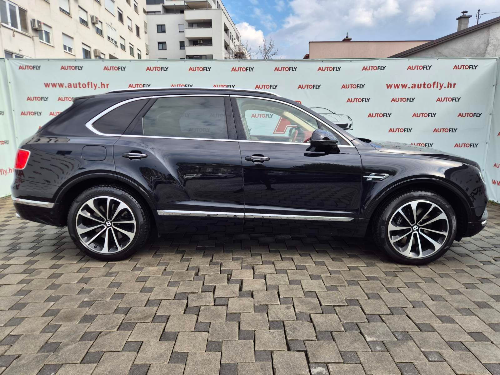 2016 Bentley Bentayga — fotografija 5