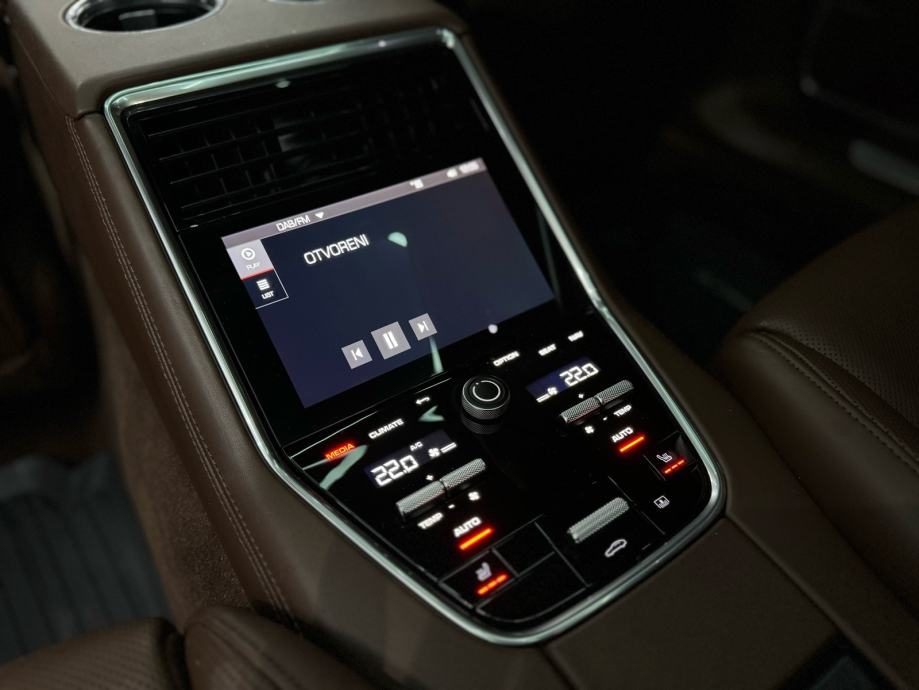 2021 Porsche Panamera — fotografija 18