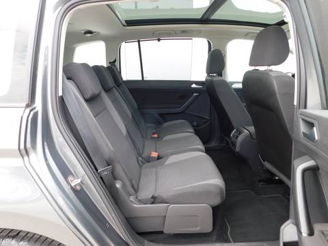2018 Volkswagen Touran — sličica 12