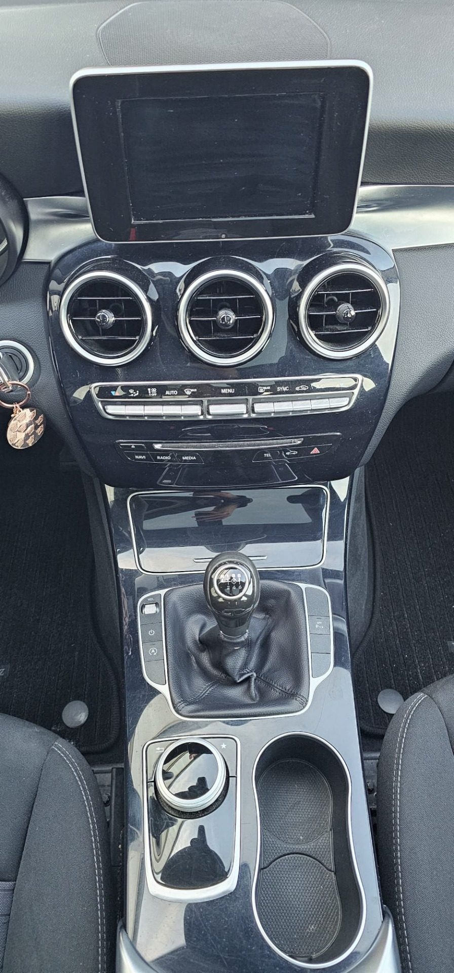 2015 Mercedes-Benz C-Razred — fotografija 14