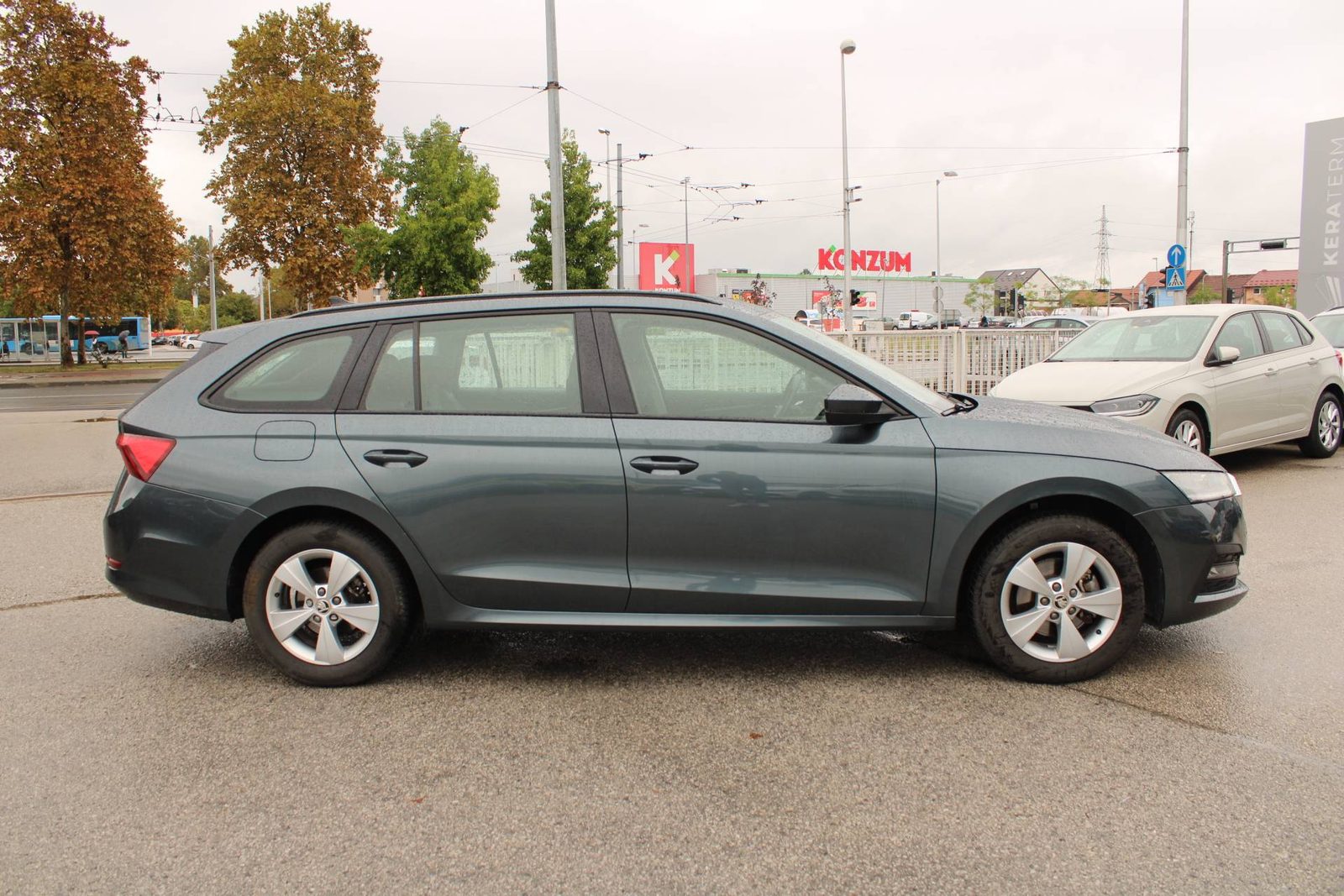 2021 Škoda Octavia Combi — fotografija 4