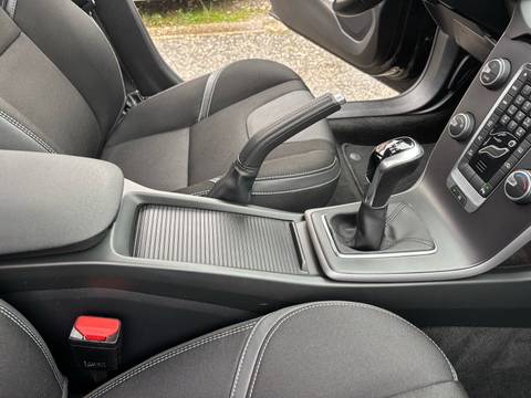 2019 Volvo V40 — sličica 19