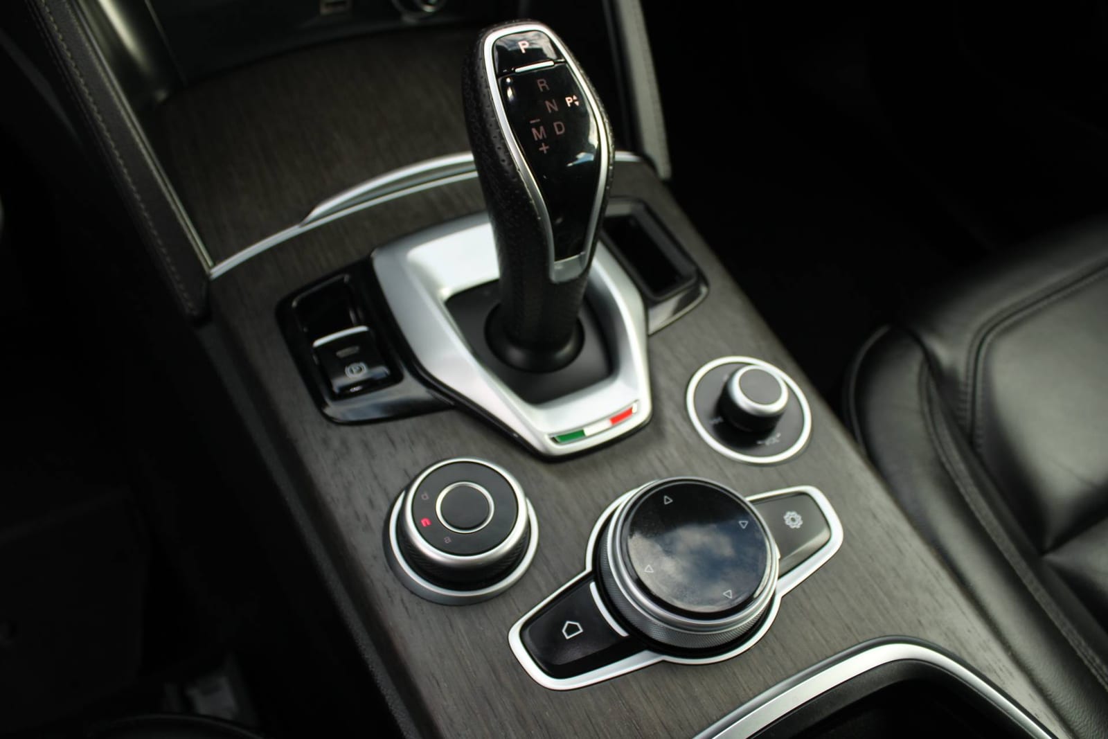 2022 Alfa Romeo Stelvio — fotografija 19