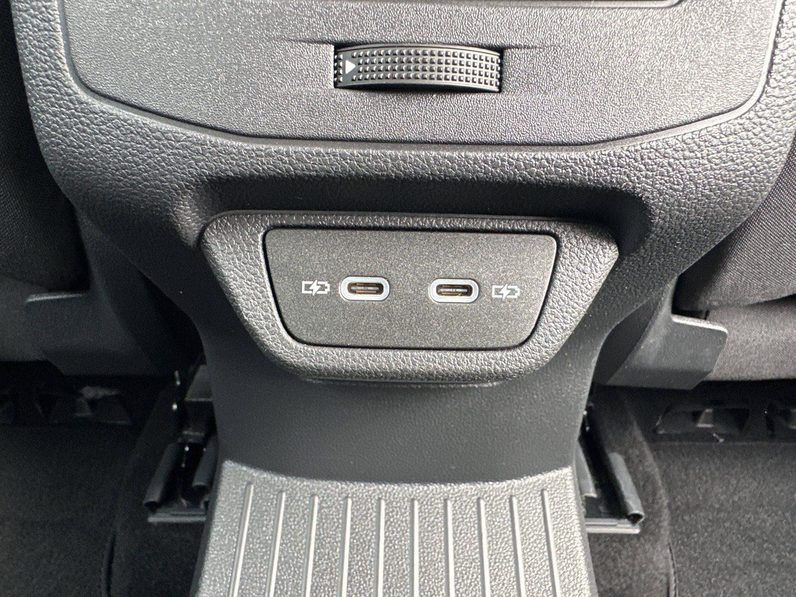 2023 Volkswagen T-Roc — fotografija 24