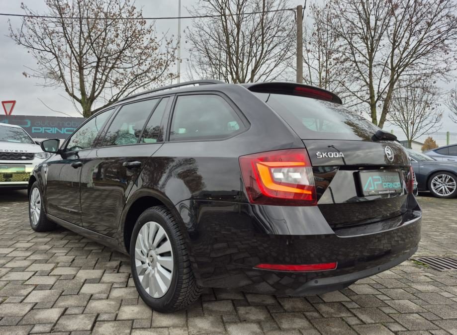 2020 Škoda Octavia Combi — fotografija 3