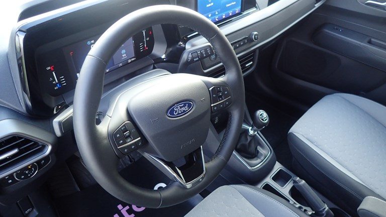 2025 Ford Tourneo — fotografija 5