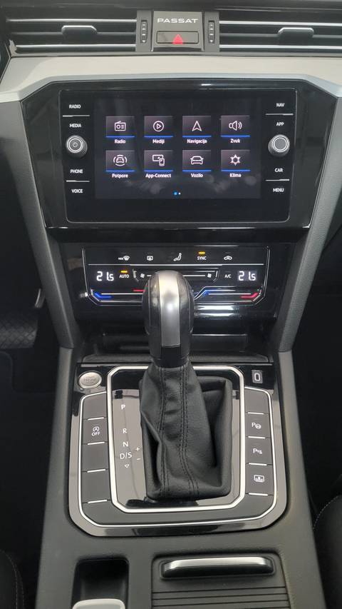 2021 Volkswagen Passat — sličica 19