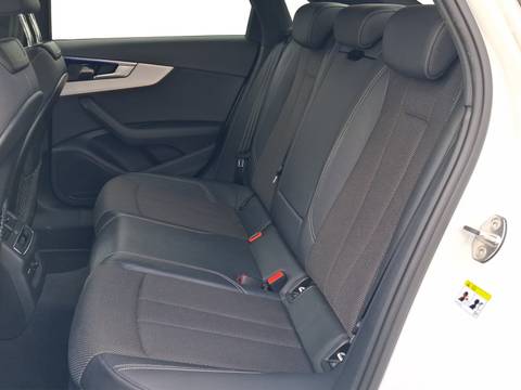 2023 Audi A4 S line — sličica 11