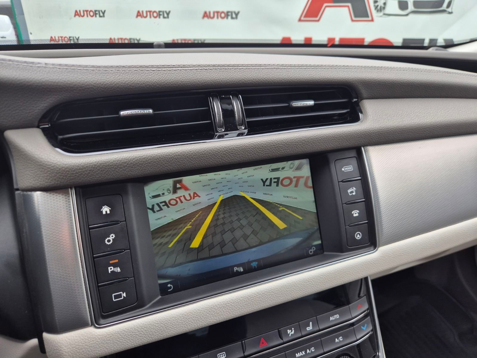 2016 Jaguar XF — fotografija 20