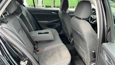 2023 Volkswagen Golf — sličica 10
