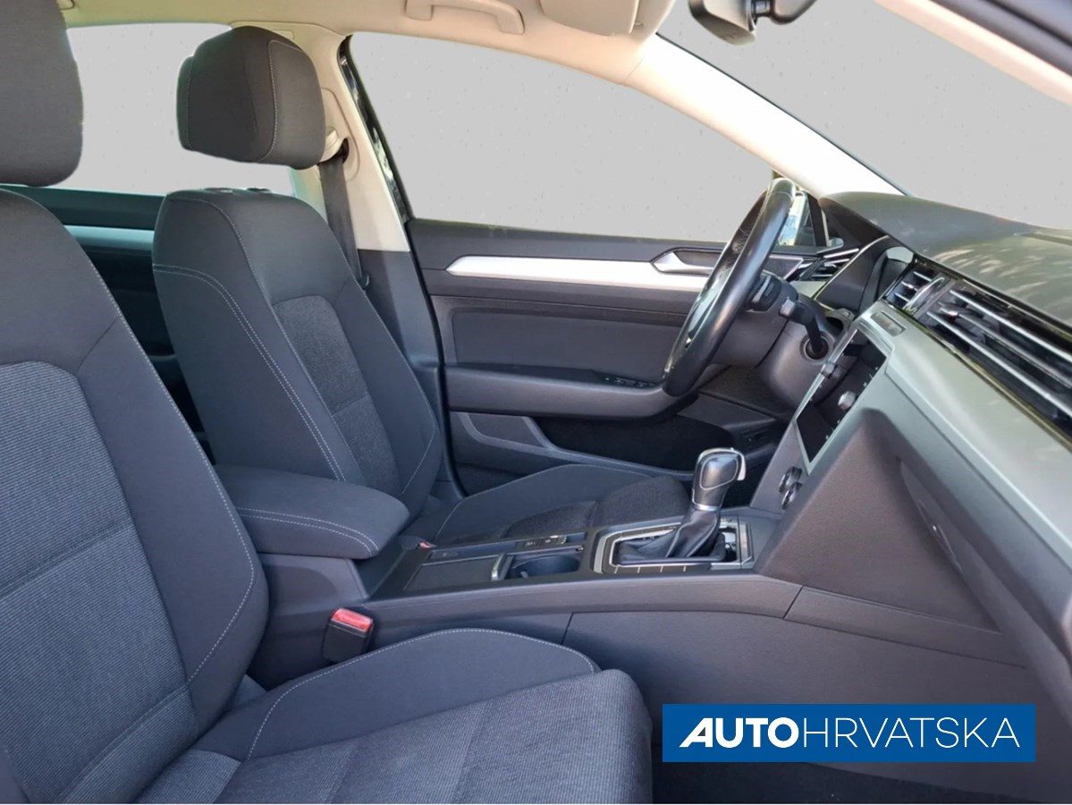 2019 Volkswagen Passat — fotografija 15