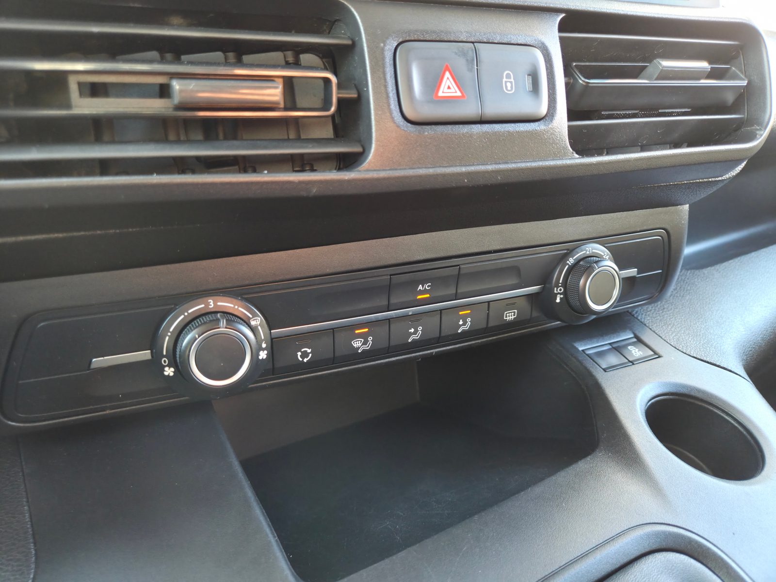 2020 Opel Combo — fotografija 9