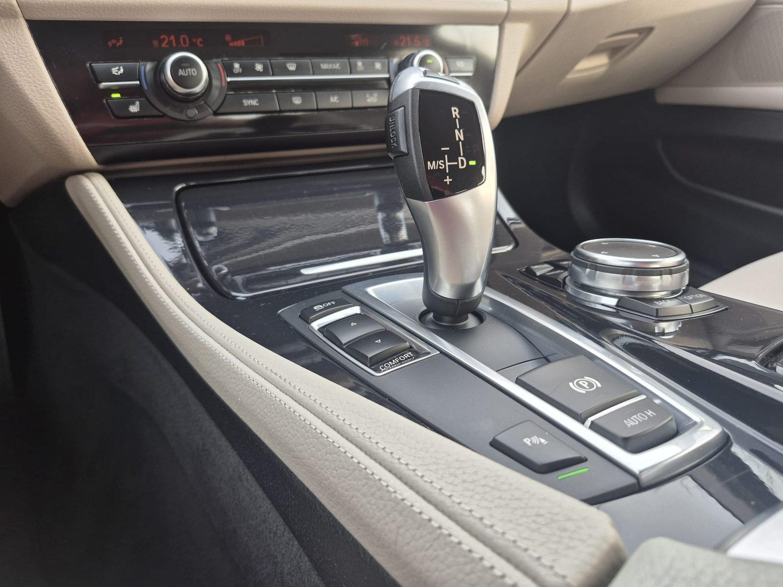 2015 BMW Serija 5 — fotografija 16