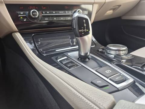 2015 BMW Serija 5 — sličica 16