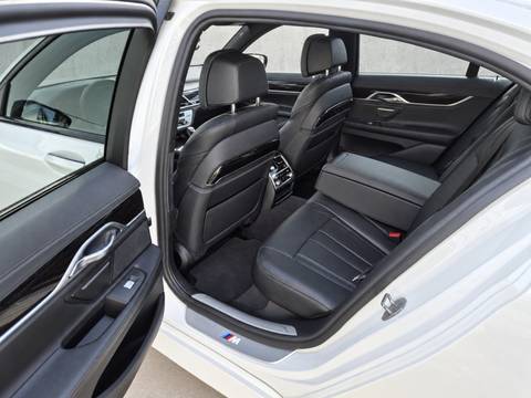 2017 BMW Serija 7 M Sport — sličica 14