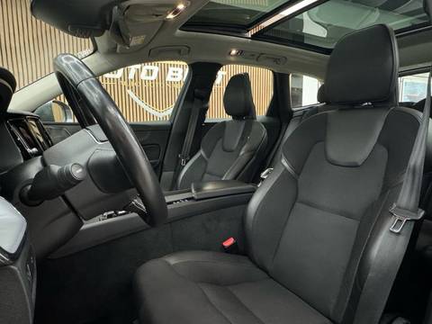 2019 Volvo XC60 — sličica 8