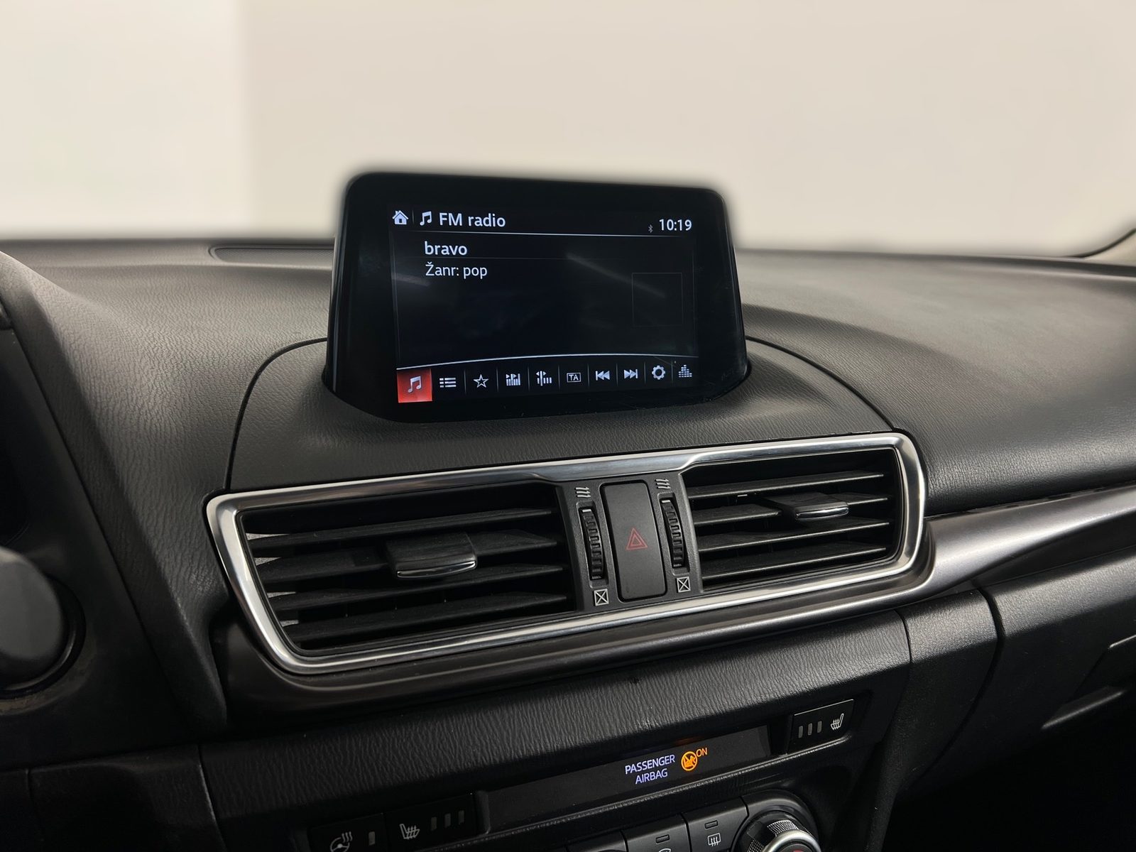 2017 Mazda 3 — fotografija 18