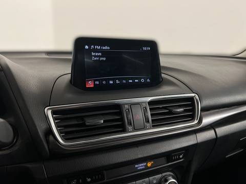 2017 Mazda 3 — sličica 18