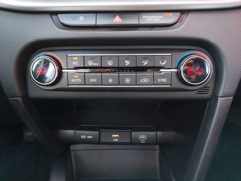2023 Kia Ceed — sličica 25