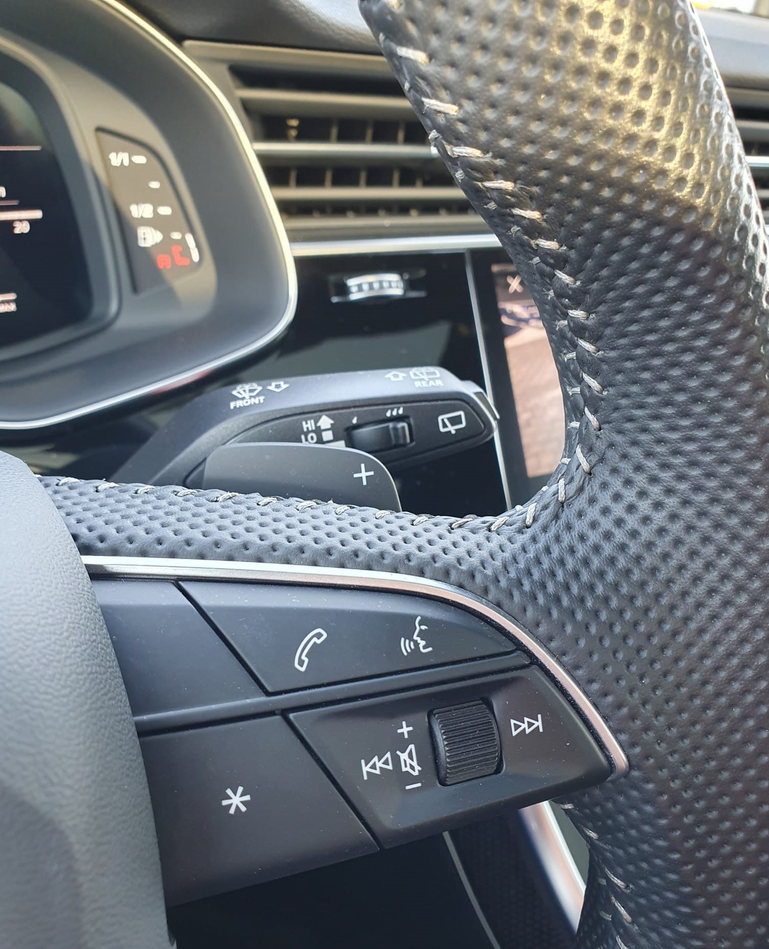 2019 Audi SQ8 S line — fotografija 24