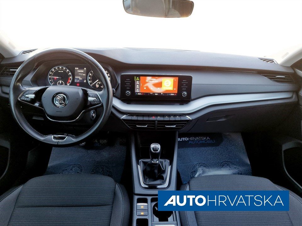 2021 Škoda Octavia — fotografija 10