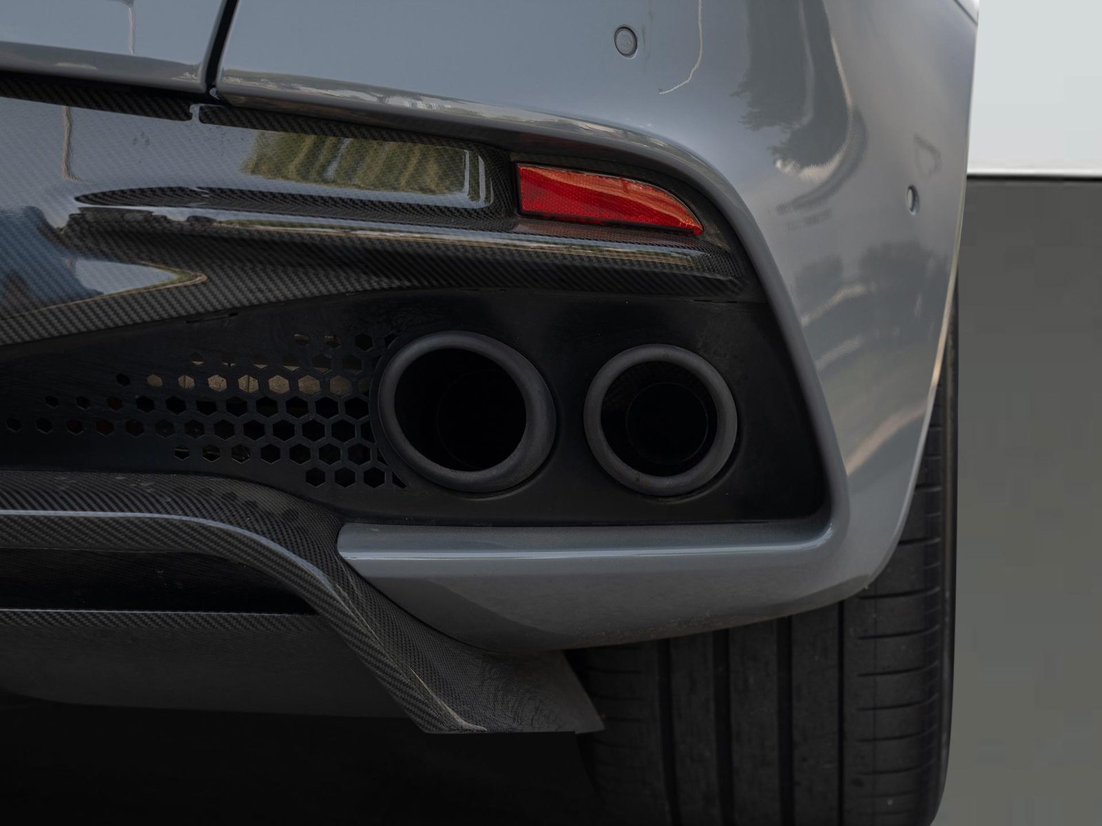 2022 Aston Martin DBS — fotografija 12