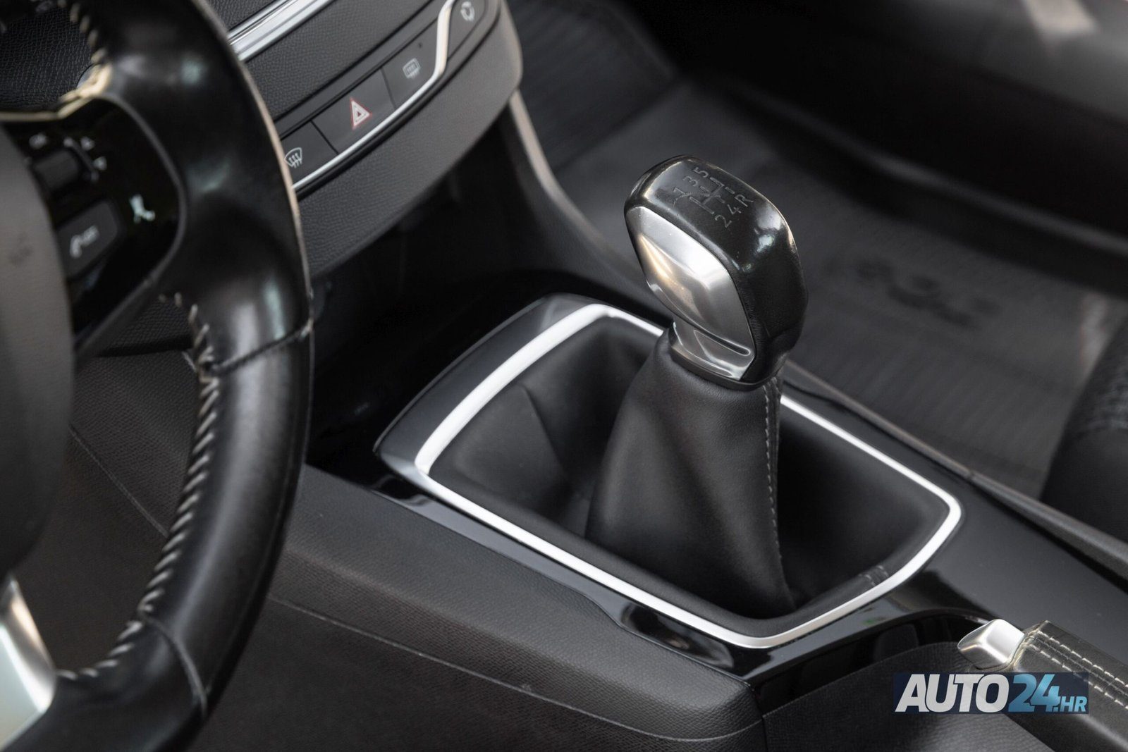 2018 Peugeot 308 Style — fotografija 13
