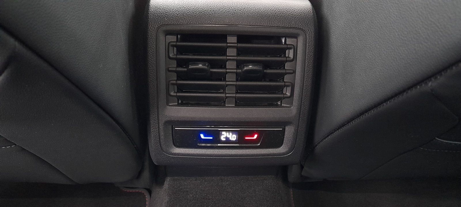 2024 Volkswagen Golf — fotografija 20