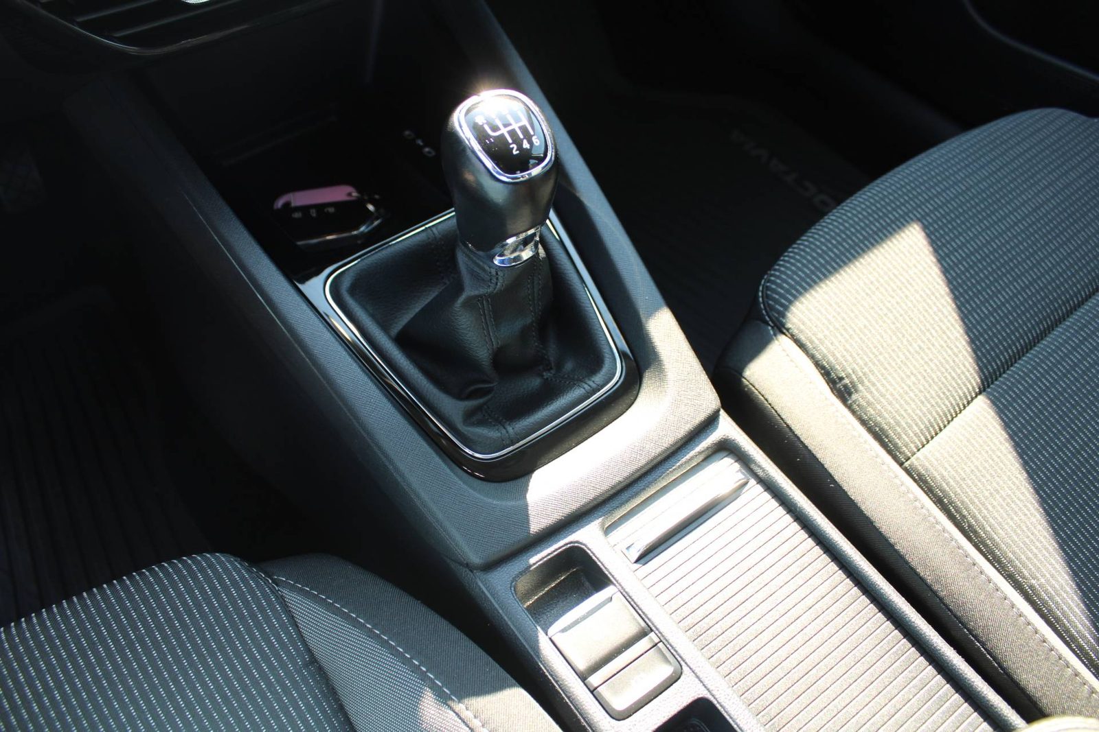 2022 Škoda Octavia — fotografija 17