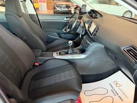 2017 Peugeot 308 — sličica 22