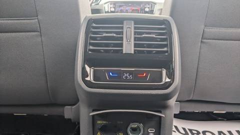 2022 Volkswagen Passat — sličica 25
