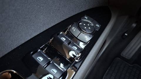 2022 Ford Mondeo — sličica 25