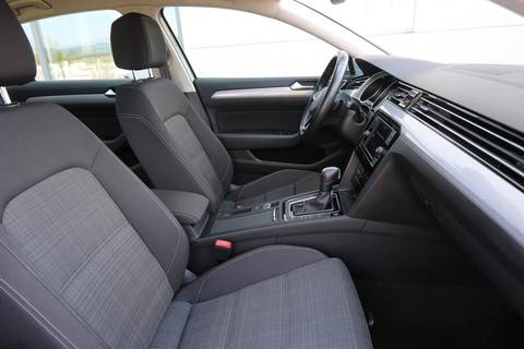 2021 Volkswagen Passat — sličica 7