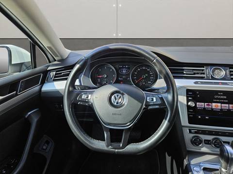 2019 Volkswagen Passat — sličica 15