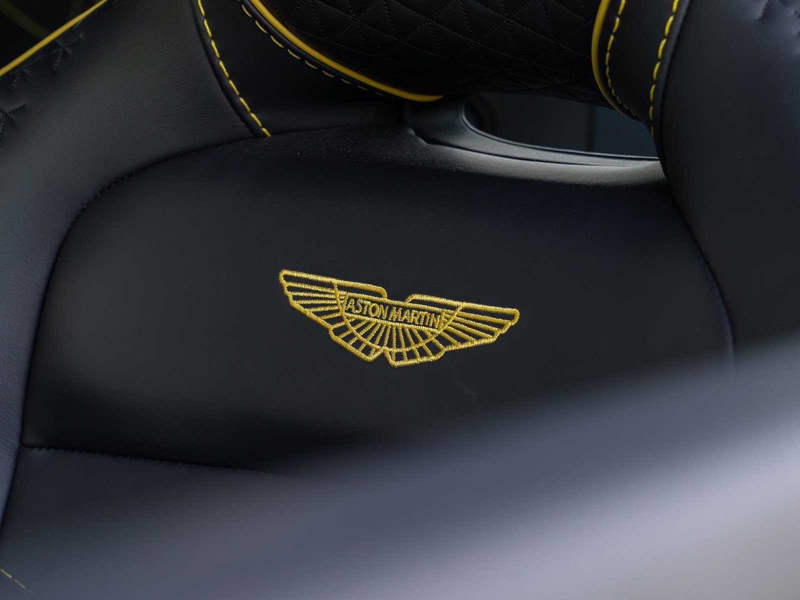 2022 Aston Martin DBS — fotografija 30