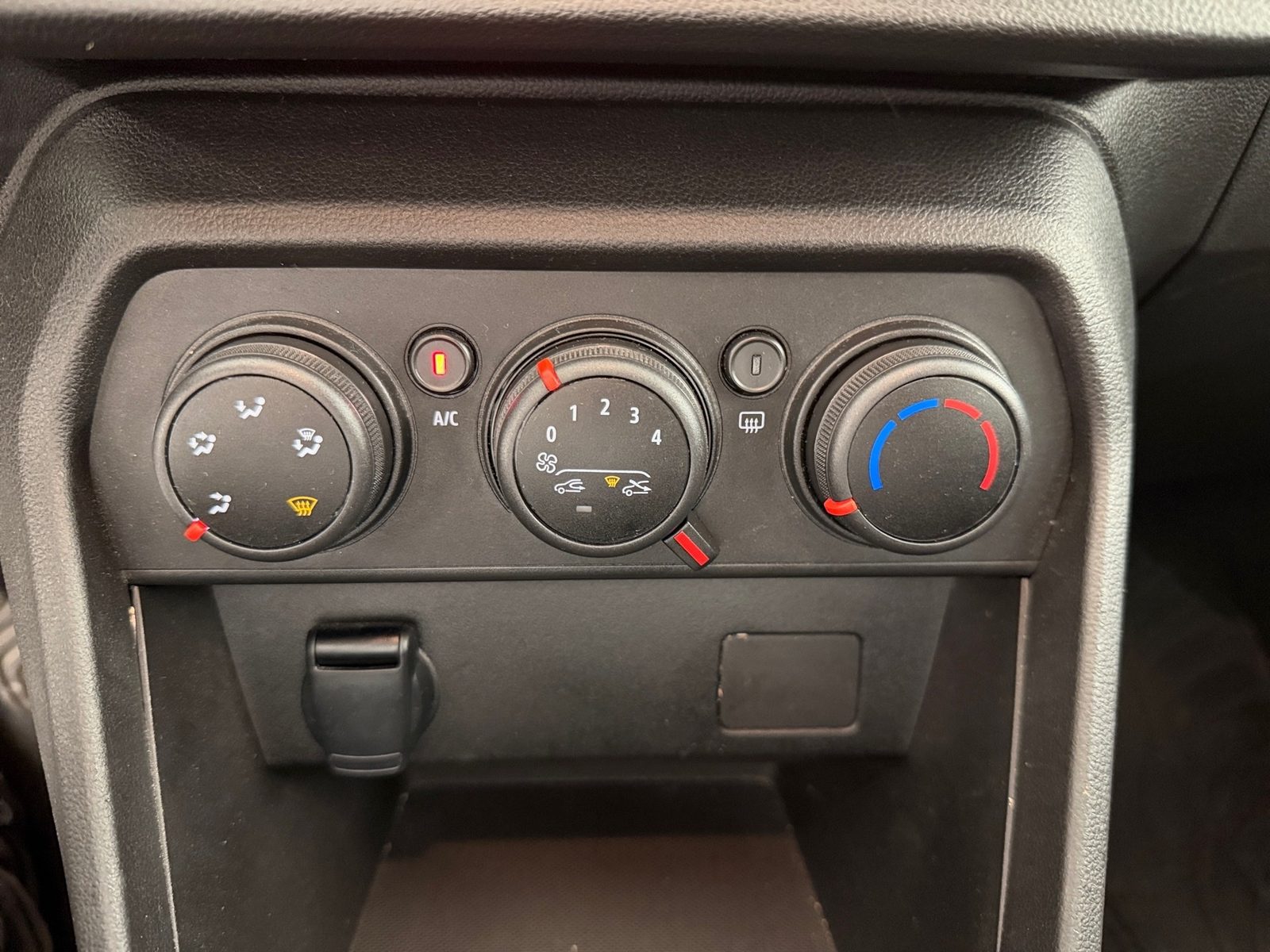 2023 Dacia Sandero — fotografija 24