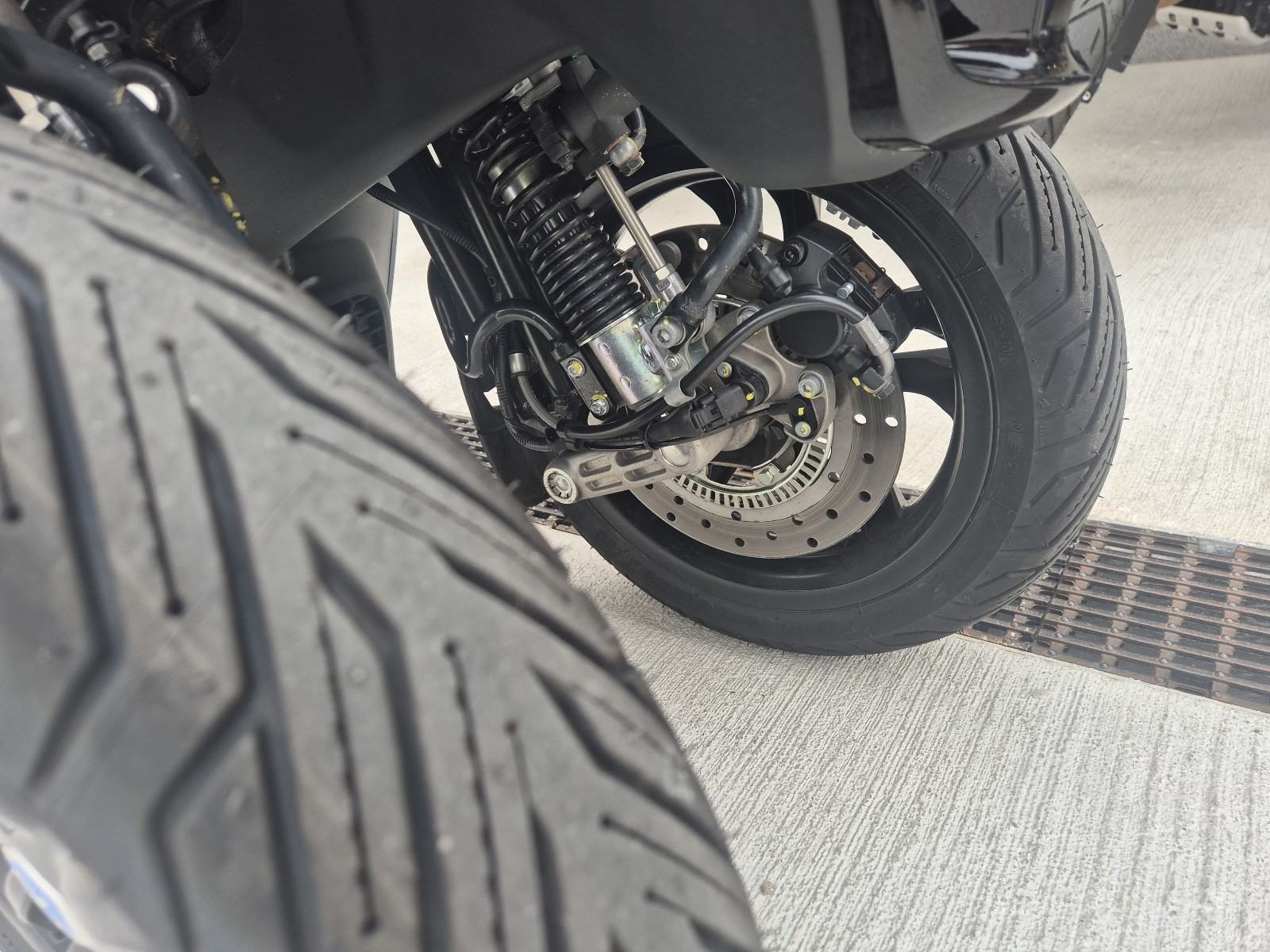 2023 Piaggio MP3 300 — fotografija 10