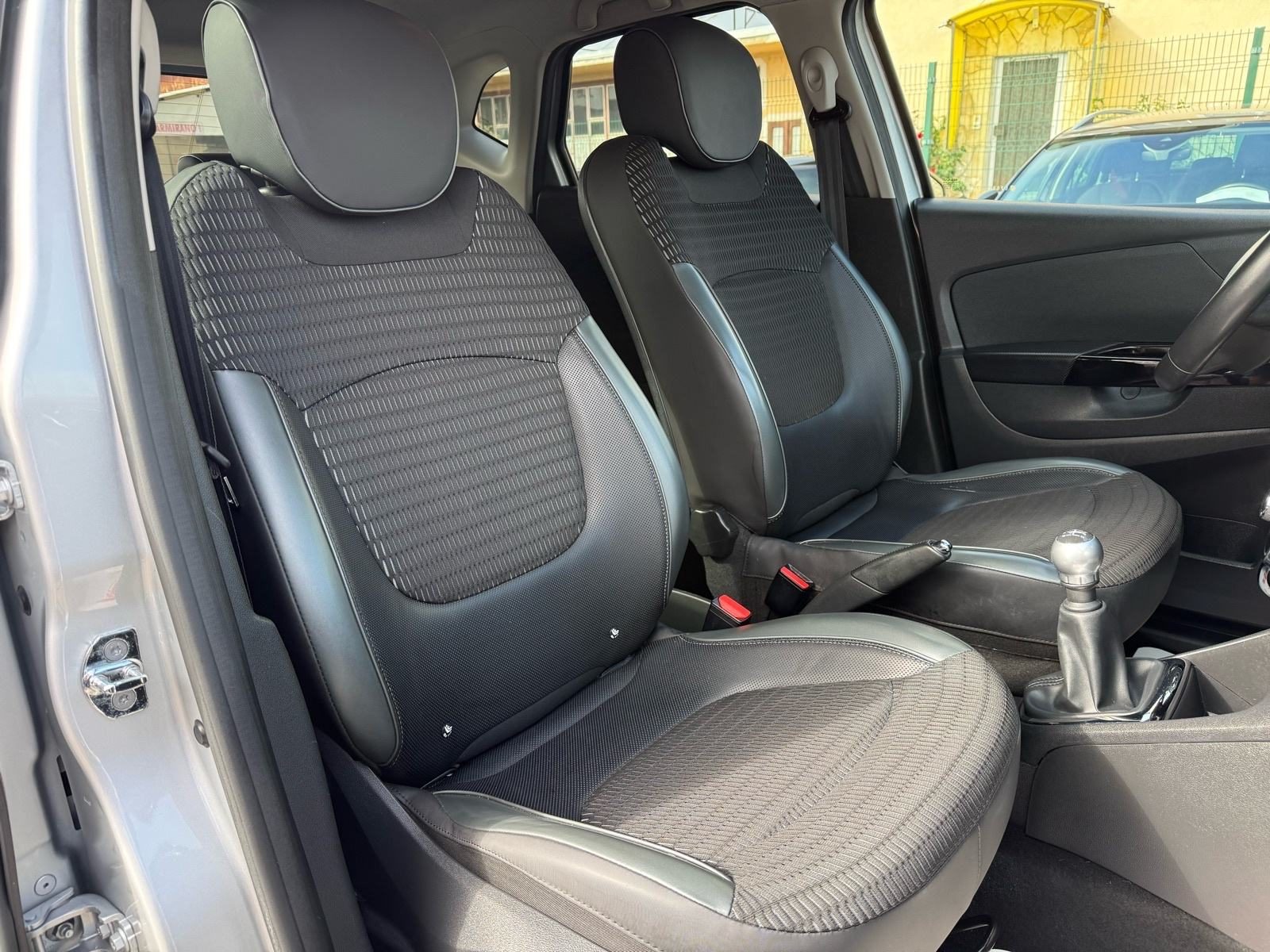 2017 Renault Captur — fotografija 18