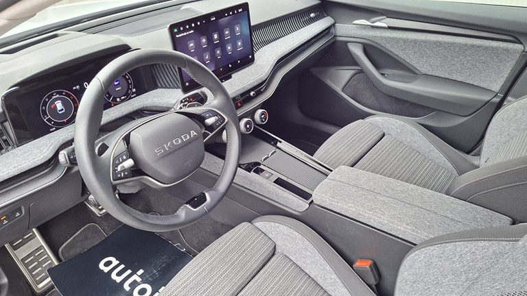 2025 Škoda Superb — fotografija 5