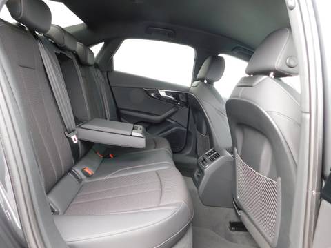 2023 Audi A4 S line — sličica 13