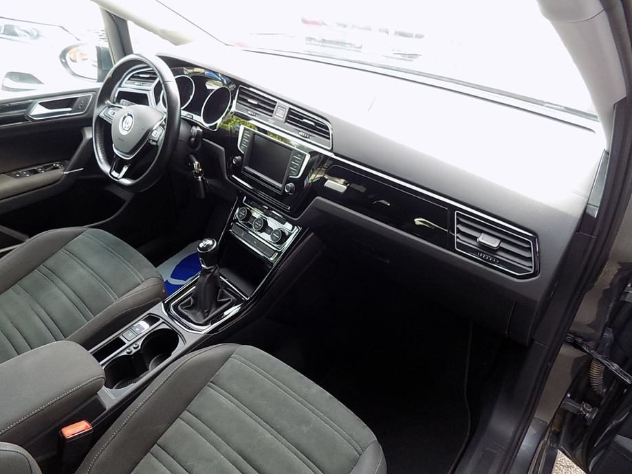 2016 Volkswagen Touran — fotografija 7