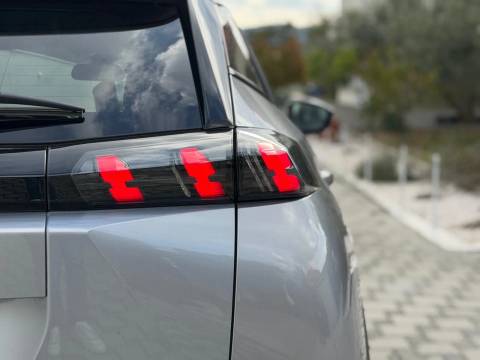 2021 Peugeot 2008 — sličica 11