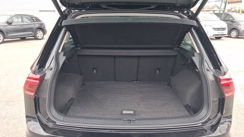 2021 Volkswagen Tiguan — sličica 12