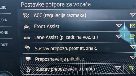 2021 Škoda Karoq — sličica 23