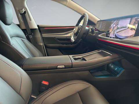 2025 XPENG P7 — sličica 23